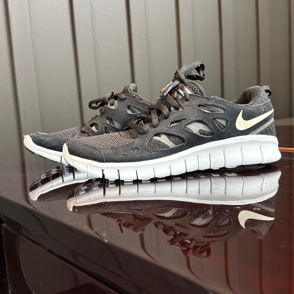 Nike Free Run 2 | Black White Sneakers | Size 6Y Women's -7.5 NWOT Running Shoes - Picture 17 of 17
